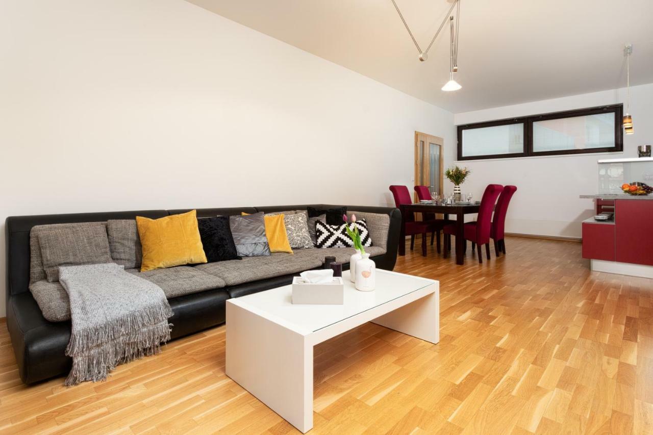 Prague Days - Family 2Bdr Apt - Garage Parking - Balcony Ngoại thất bức ảnh