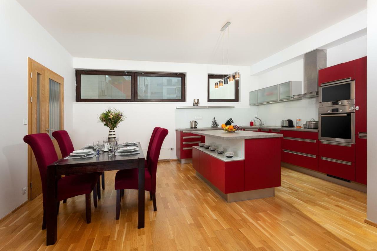 Prague Days - Family 2Bdr Apt - Garage Parking - Balcony Ngoại thất bức ảnh