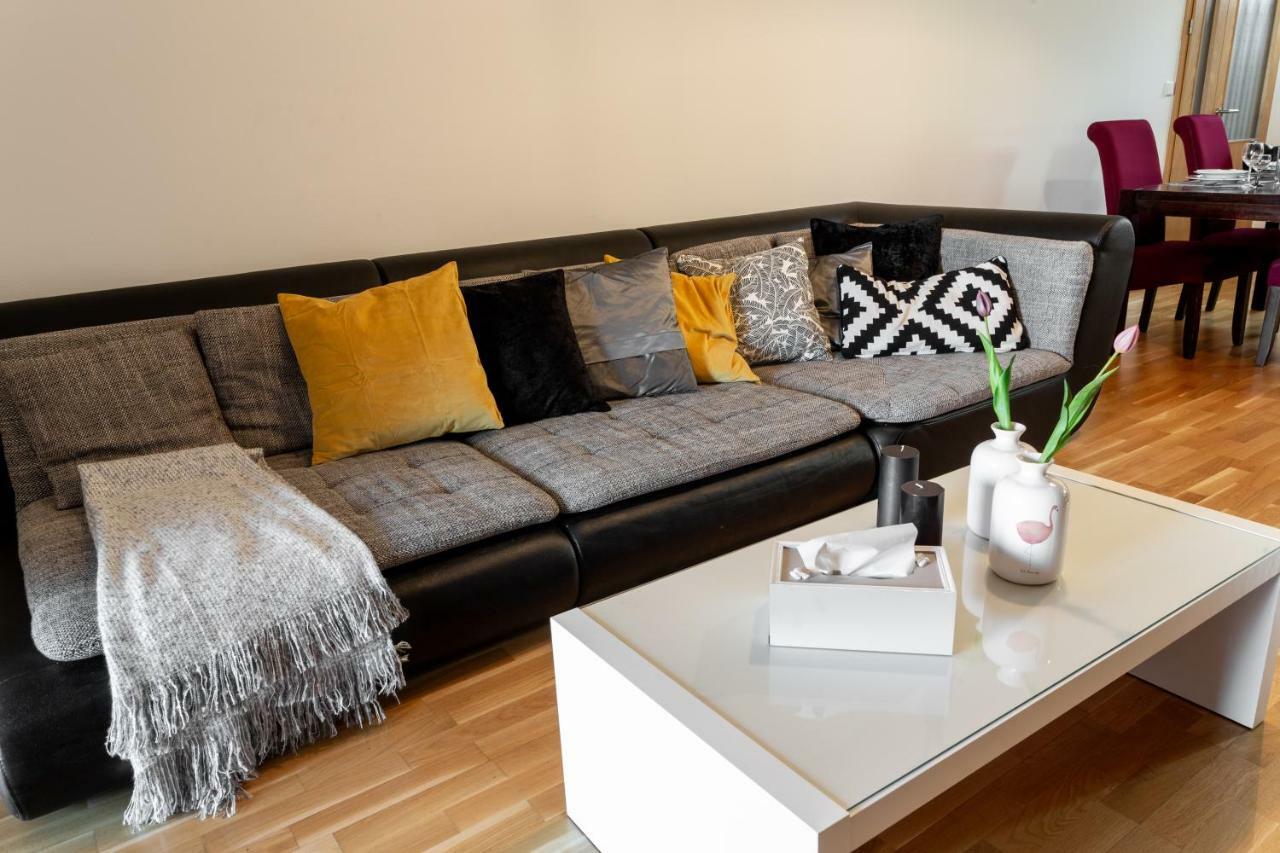 Prague Days - Family 2Bdr Apt - Garage Parking - Balcony Ngoại thất bức ảnh