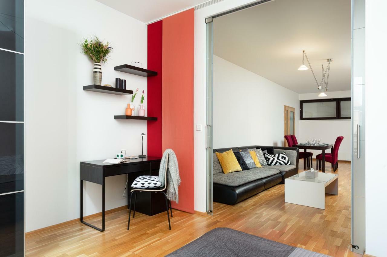 Prague Days - Family 2Bdr Apt - Garage Parking - Balcony Ngoại thất bức ảnh